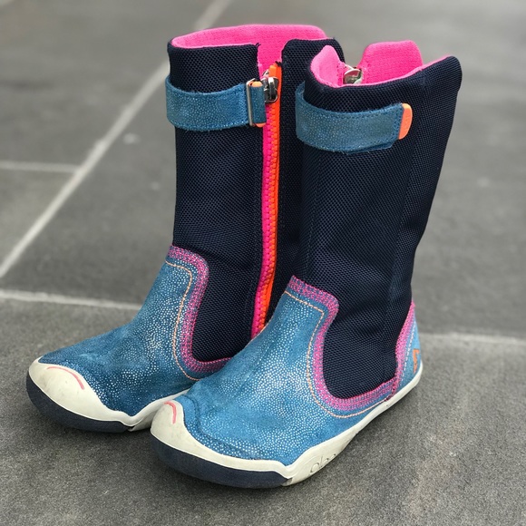 plae boots